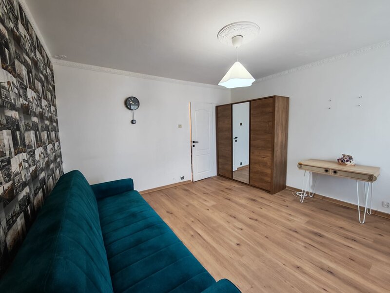 Titan, metrou Costin Georgian,