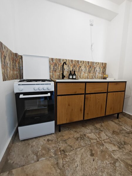 Titan, metrou Costin Georgian,